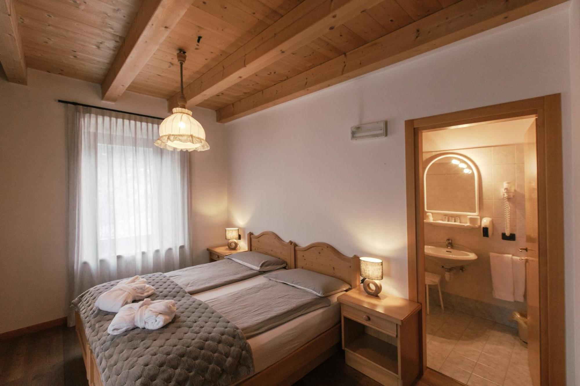 Hotel Al Bivio - Pizzeria, Pool & Sauna 이메르 외부 사진
